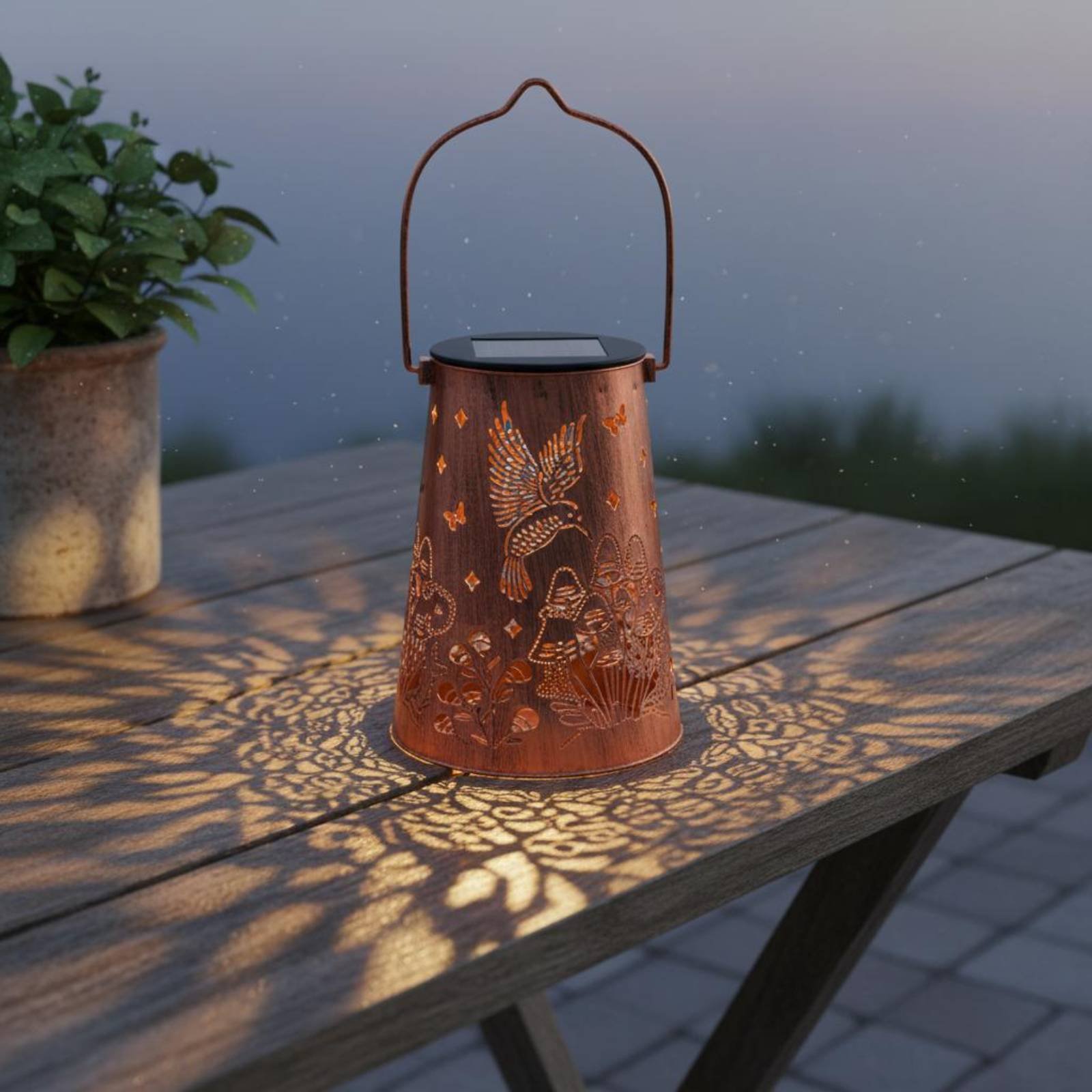 Lanterne de jardin à motif flo - Outdoor Lighting Battery Powered avis et prix