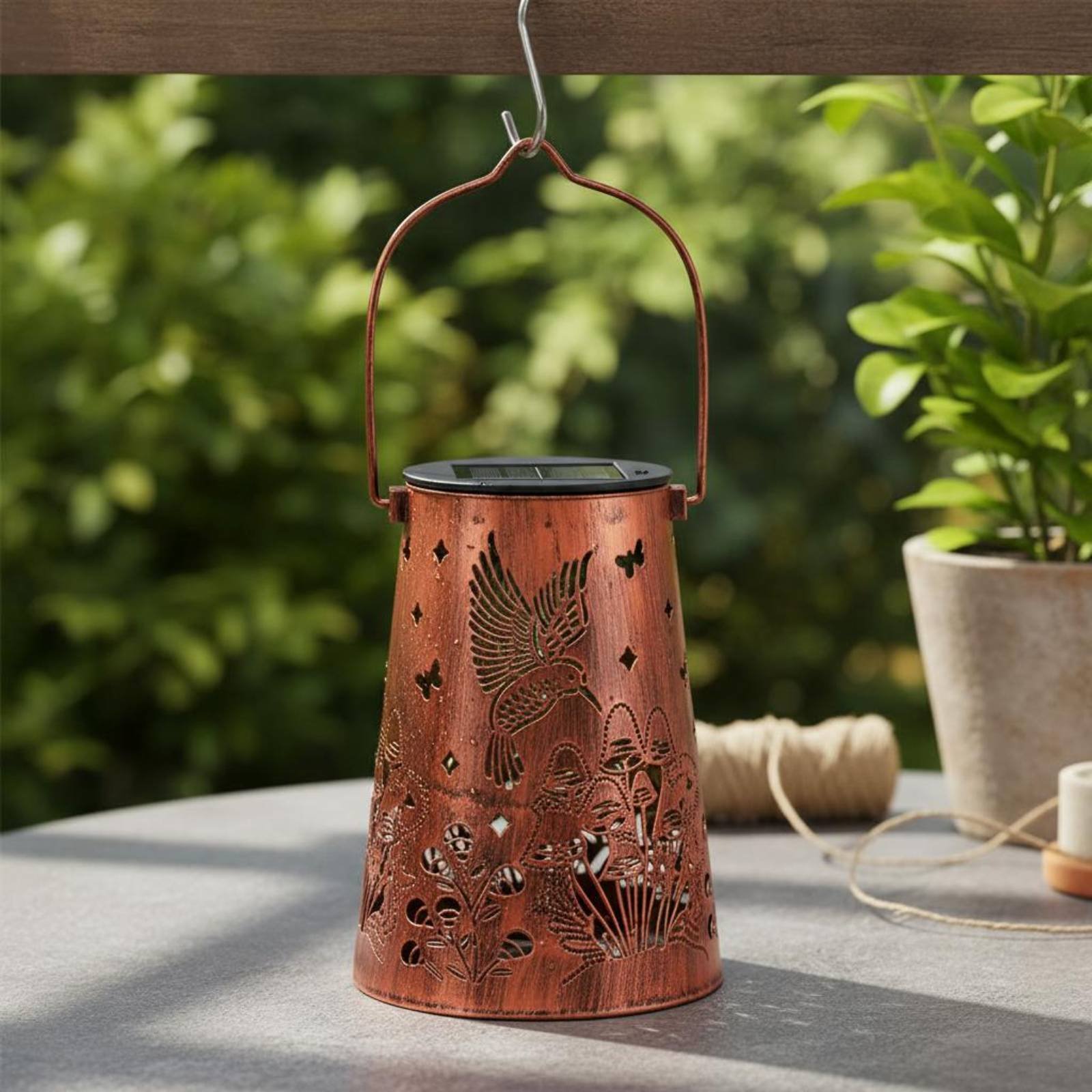 Lanterne de jardin à motif flo - Outdoor Lighting Battery Powered avis et prix